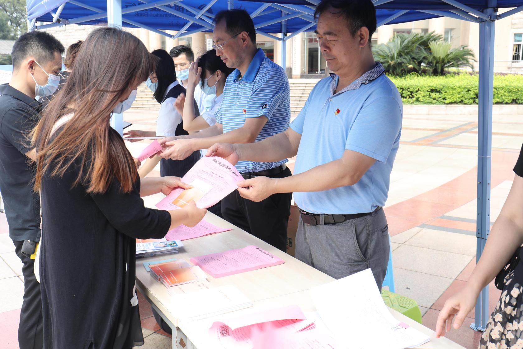 疊彩區(qū)多措并舉貫徹落實《保障農(nóng)民工工資支付條例》 全力維護農(nóng)民工合法權益